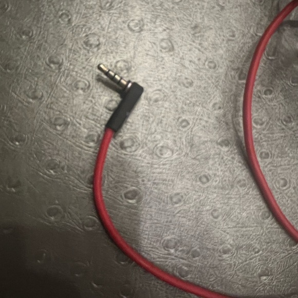 Beats brand headphones - Picture 7 of 7